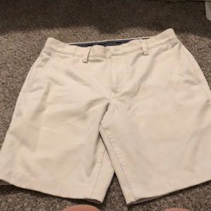 Men’s vineyard vines cream shorts